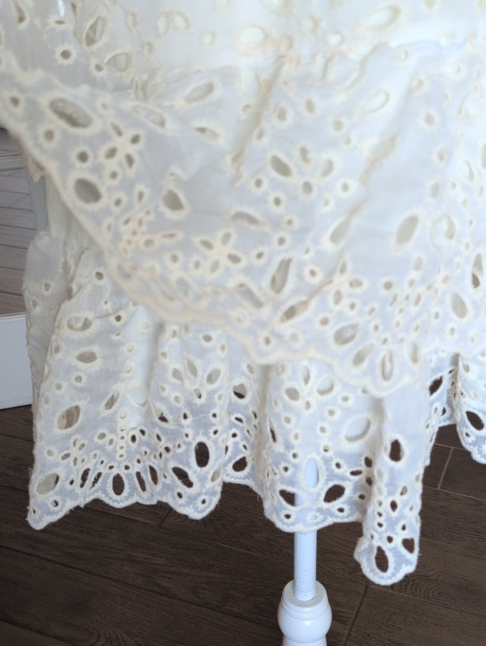 NWT Avantlook Ivory Cotton Eyelet Cut Out dress Small - Picture 4 of 13
